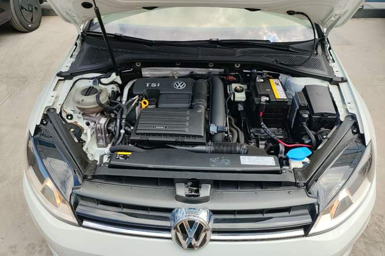 Used Volkswagen Golf 2016 230TSI Automatic Comfort Version Engine Bay
