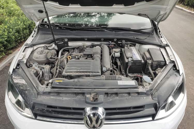 Used Volkswagen Golf 2016 230TSI Automatic Luxury Version Engine Bay