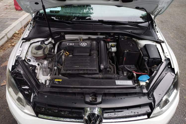Used Volkswagen Golf 2016 230TSI Automatic Luxury Version Engine Bay