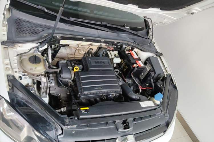 Used Volkswagen Golf 2016 1.6L Automatic Fashion Model Engine Bay
