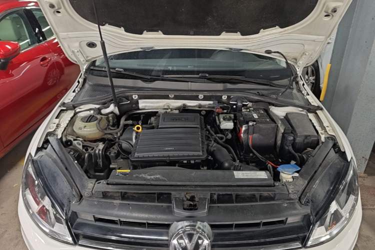 Used Volkswagen Golf 2016 1.6L Automatic Fashion Model Engine Bay
