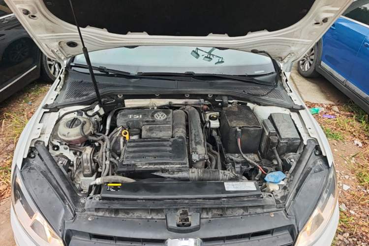 Used Volkswagen Golf 2016 230TSI Automatic Luxury Version Engine Bay