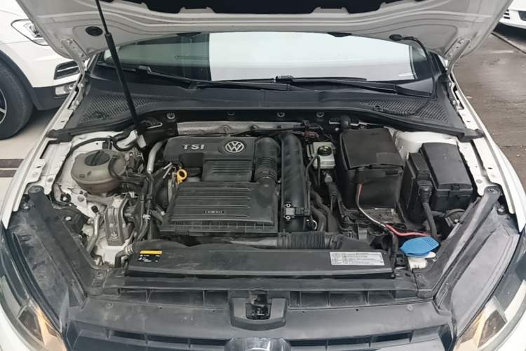Used Volkswagen Golf 2016 230TSI Automatic Luxury Version Engine Bay