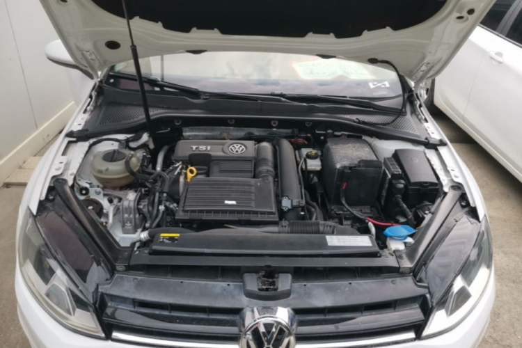 Used Volkswagen Golf 2016 230TSI Automatic Luxury Version Engine Bay
