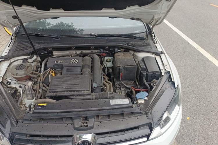 Used Volkswagen Golf 2016 230TSI Automatic Luxury Version Engine Bay Left