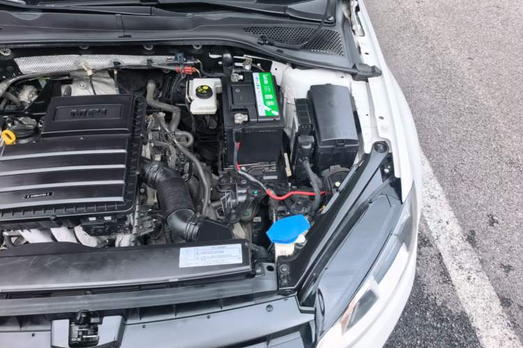 Used Volkswagen Golf 2016 1.6L Manual Fashion Edition Engine Bay Left