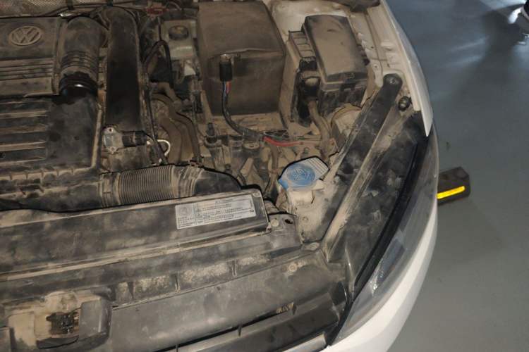 Used Volkswagen Golf 2016 230TSI Automatic Luxury Version Engine Bay Left