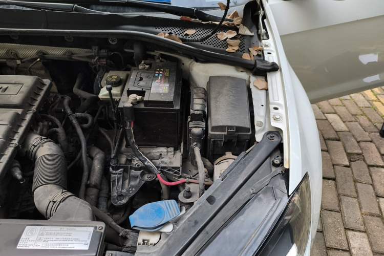 Used Volkswagen Golf 2016 1.6L Automatic Comfort Model Engine Bay Left