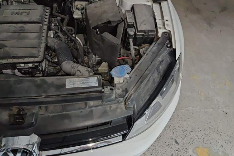 Used Volkswagen Golf 2016 1.6L Automatic Comfort Model Engine Bay Left