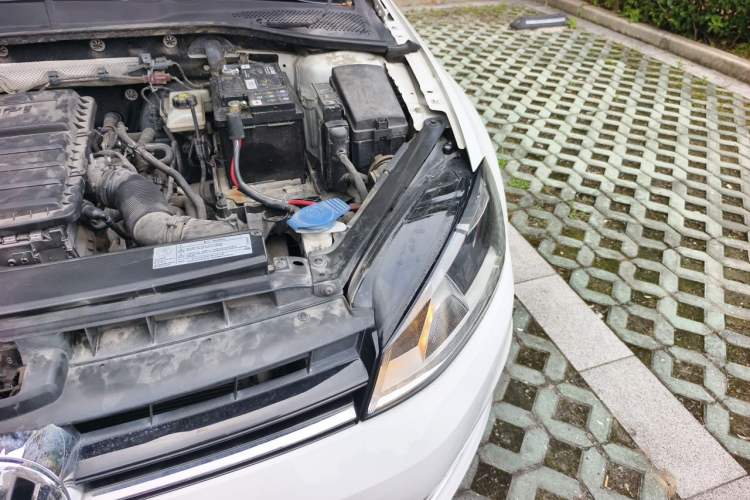 Used Volkswagen Golf 2016 1.6L Automatic Comfort Model Engine Bay Left