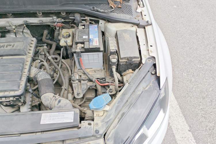Used Volkswagen Golf 2016 1.6L Automatic Comfort Model Engine Bay Left