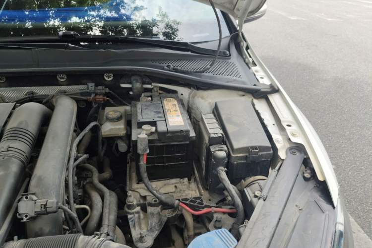 Used Volkswagen Golf 2016 230TSI Manual Comfort Version Engine Bay Left