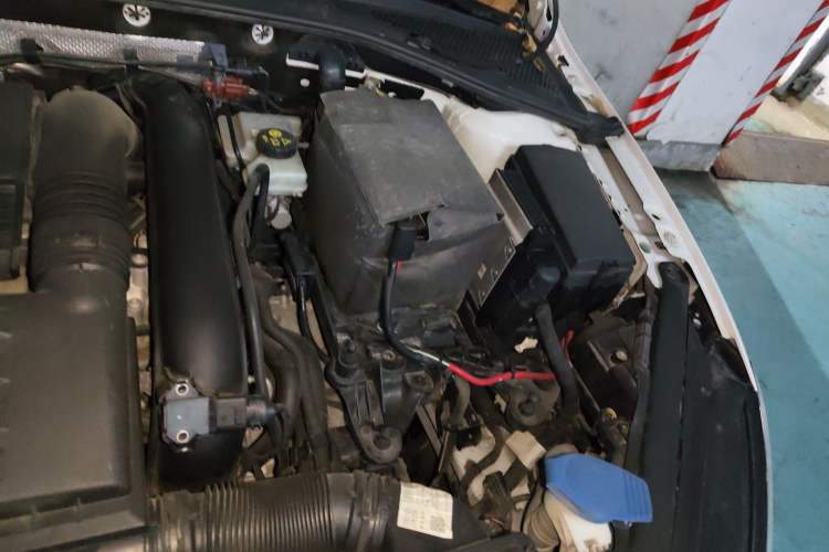 Used Volkswagen Golf 2016 230TSI Automatic Luxury Version Engine Bay Left