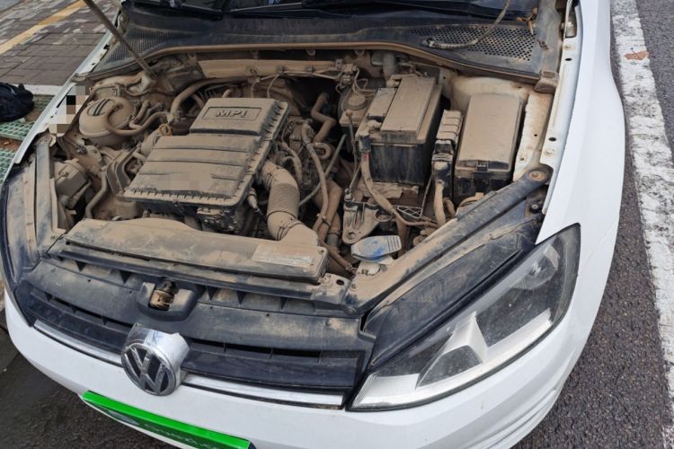 Used Volkswagen Golf 2016 1.6L Automatic Comfort Model Engine Bay Left