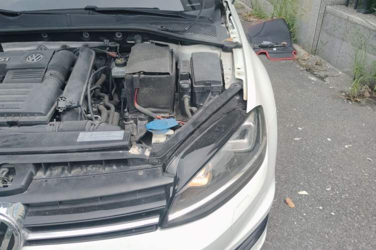 Used Volkswagen Golf 2016 1.4TSI Automatic R-Line Engine Bay Left