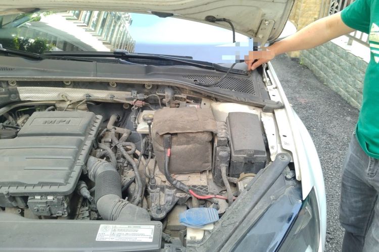 Used Volkswagen Golf 2016 1.6L Automatic Fashion Model Engine Bay Left