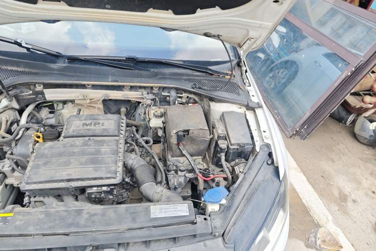 Used Volkswagen Golf 2016 1.6L Automatic Fashion Model Engine Bay Left