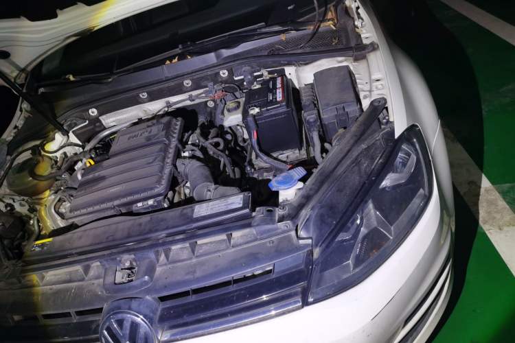 Used Volkswagen Golf 2016 1.6L Manual Fashion Edition Engine Bay Left