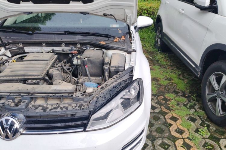 Used Volkswagen Golf 2016 1.6L Automatic Comfort Model Engine Bay Left