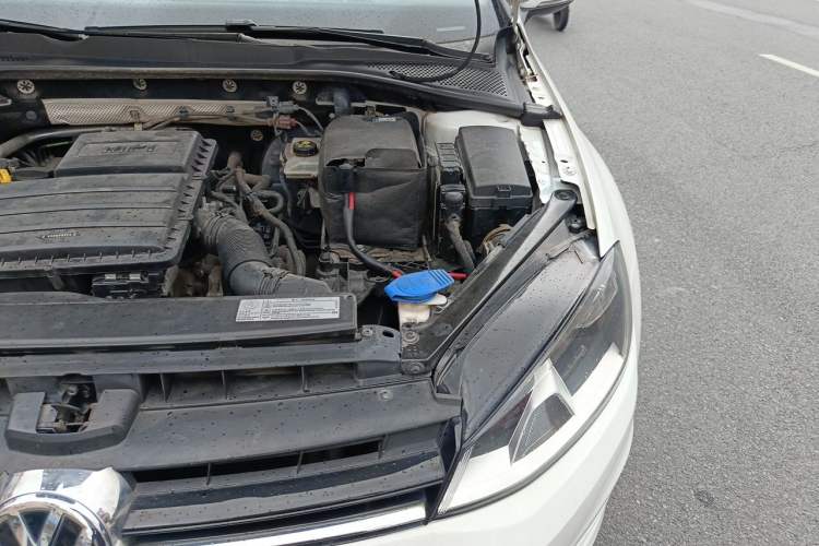 Used Volkswagen Golf 2016 1.6L Manual Fashion Edition Engine Bay Left