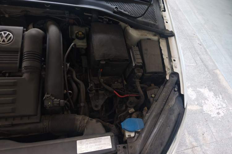 Used Volkswagen Golf 2016 230TSI Automatic Luxury Version Engine Bay Left