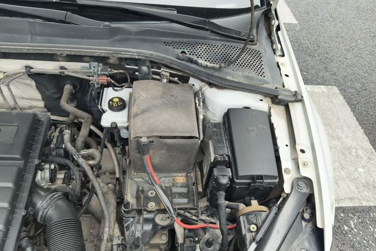 Used Volkswagen Golf 2016 1.6L Automatic Comfort Model Engine Bay Left