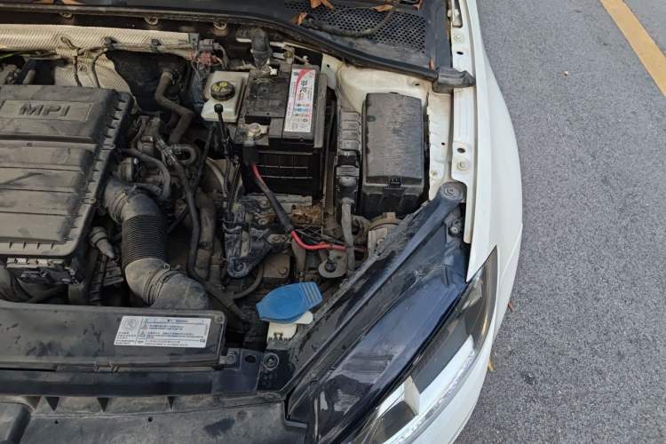 Used Volkswagen Golf 2016 1.6L Automatic Comfort Model Engine Bay Left