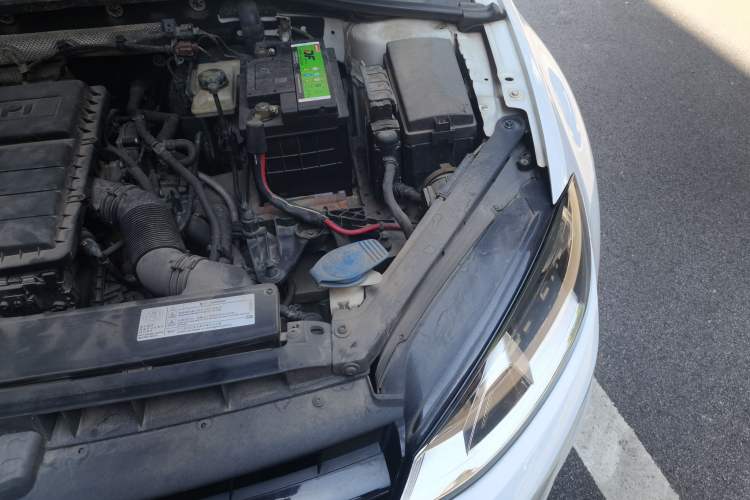 Used Volkswagen Golf 2016 1.6L Automatic Comfort Model Engine Bay Left