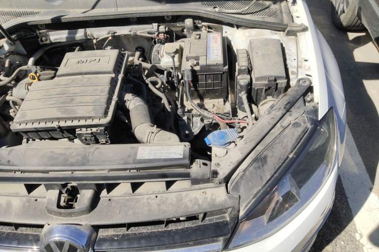 Used Volkswagen Golf 2016 1.6L Automatic Comfort Model Engine Bay Left