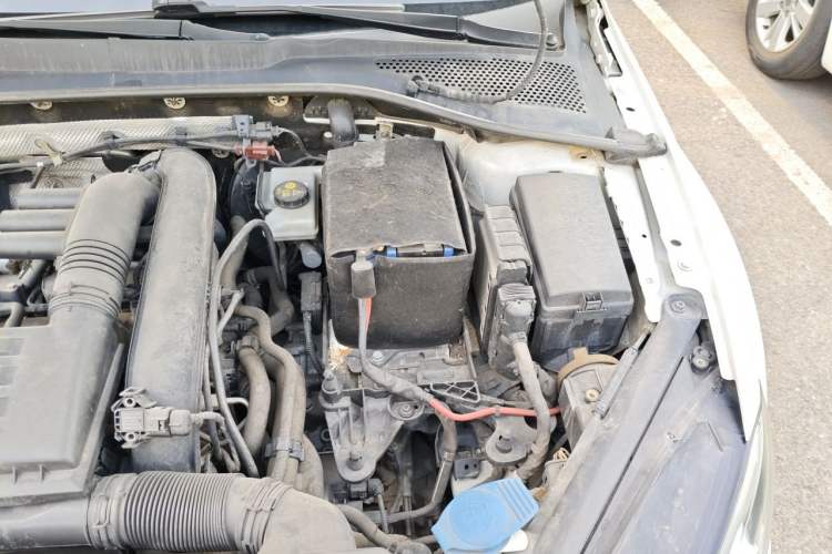 Used Volkswagen Golf 2016 230TSI Automatic Luxury Version Engine Bay Left