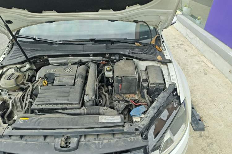 Used Volkswagen Golf 2016 230TSI Automatic Luxury Version Engine Bay Left