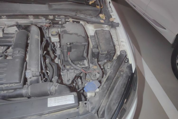 Used Volkswagen Golf 2016 230TSI Automatic Luxury Version Engine Bay Left