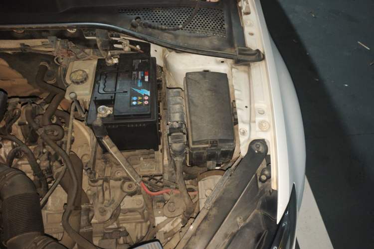 Used Volkswagen Golf 2016 1.6L Automatic Comfort Model Engine Bay Left