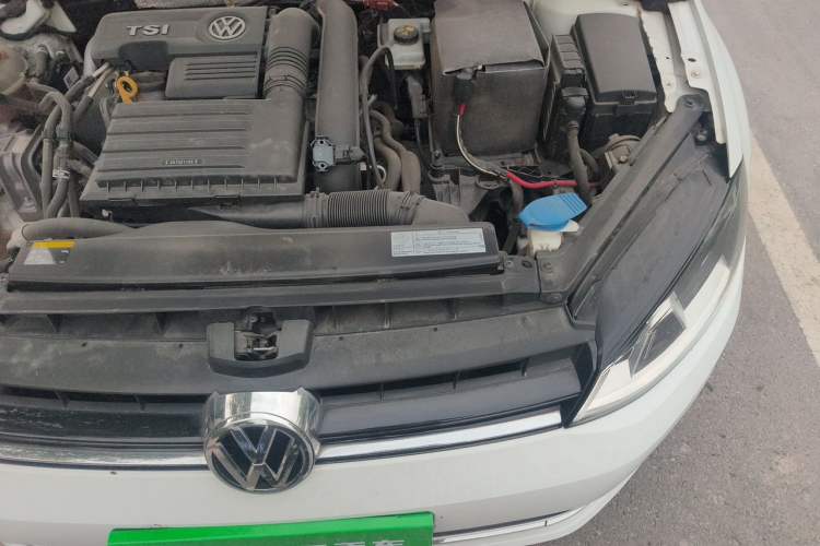 Used Volkswagen Golf 2016 230TSI Automatic Luxury Version Engine Bay Left