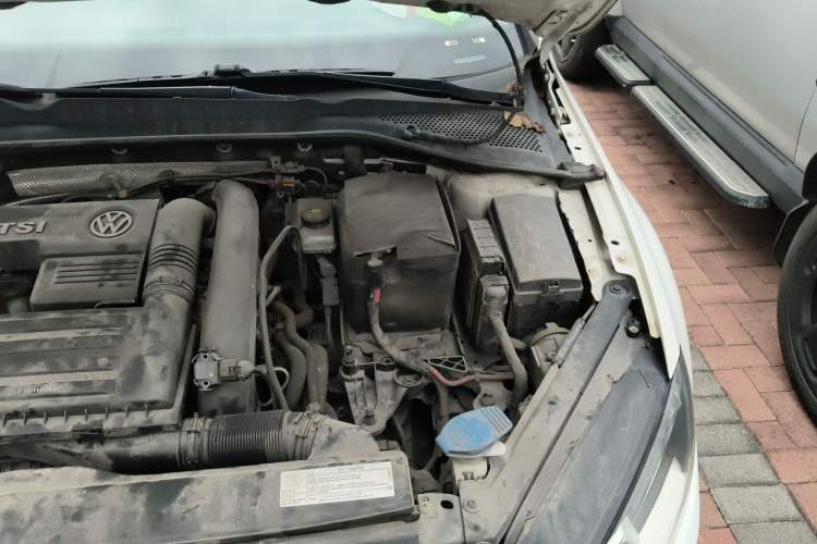 Used Volkswagen Golf 2016 230TSI Automatic Luxury Version Engine Bay Left