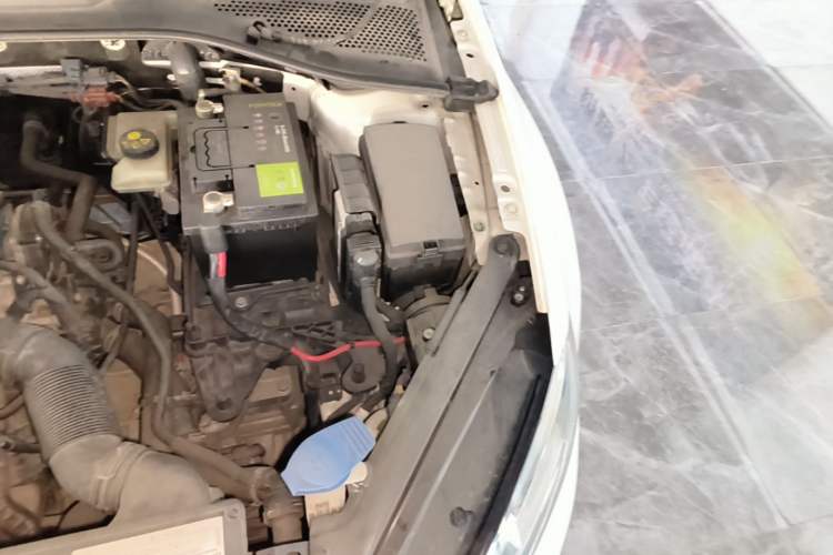 Used Volkswagen Golf 2016 1.6L Automatic Comfort Model Engine Bay Left