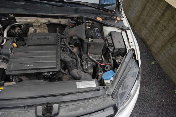 Used Volkswagen Golf 2016 1.6L Automatic Comfort Model Engine Bay Left
