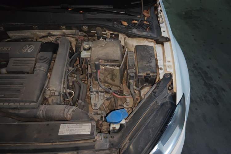 Used Volkswagen Golf 2016 230TSI Automatic Comfort Version Engine Bay Left