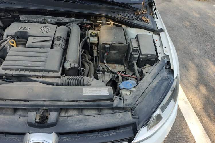 Used Volkswagen Golf 2016 230TSI Automatic Luxury Version Engine Bay Left