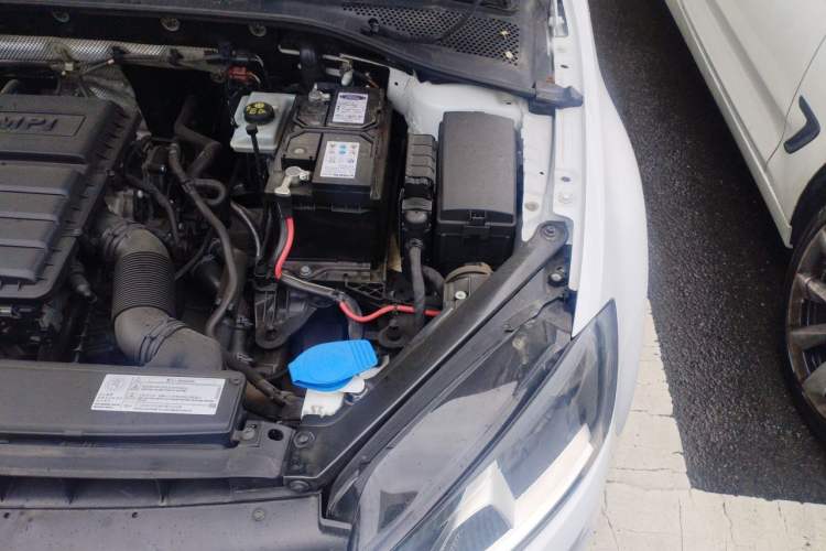 Used Volkswagen Golf 2016 1.6L Automatic Comfort Model Engine Bay Left