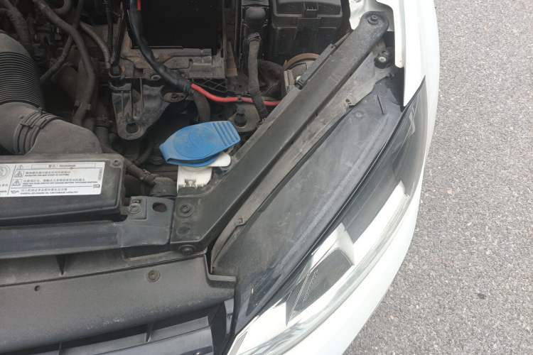 Used Volkswagen Golf 2016 1.6L Automatic Comfort Model Engine Bay Left