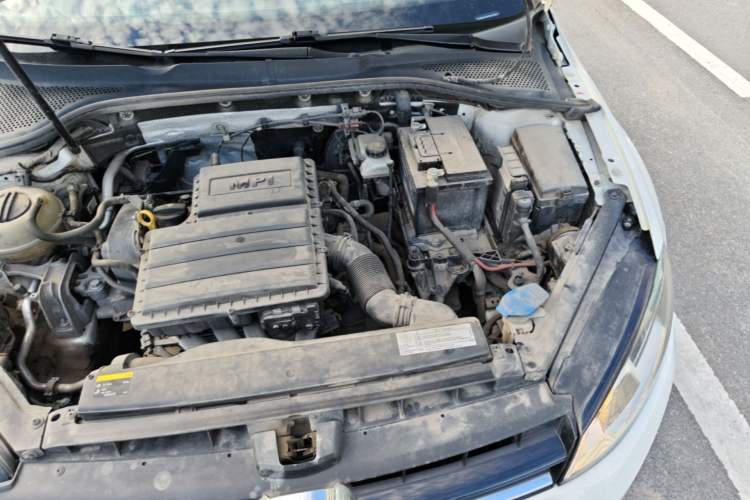 Used Volkswagen Golf 2016 1.6L Automatic Fashion Model Engine Bay Left