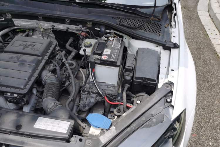Used Volkswagen Golf 2016 1.6L Automatic Comfort Model Engine Bay Left