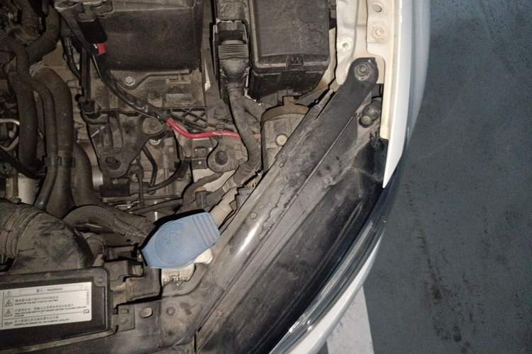 Used Volkswagen Golf 2016 230TSI Automatic Luxury Version Engine Bay Left