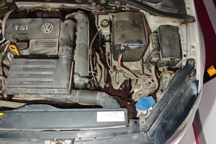 Used Volkswagen Golf 2016 230TSI Automatic Luxury Version Engine Bay Left