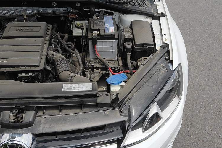 Used Volkswagen Golf 2016 1.6L Automatic Fashion Model Engine Bay Left