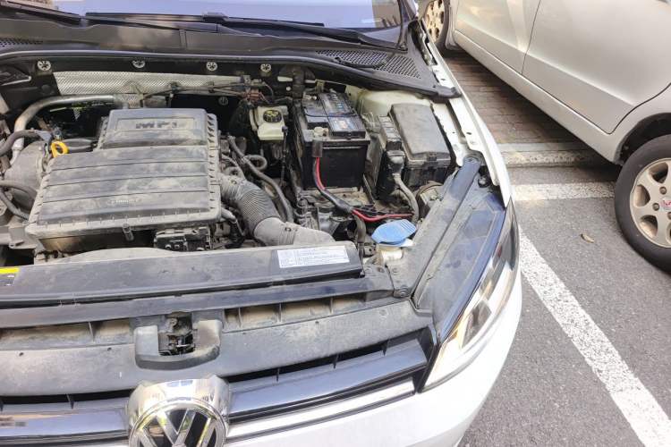 Used Volkswagen Golf 2016 1.6L Automatic Comfort Model Engine Bay Left