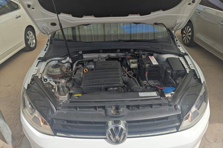 Used Volkswagen Golf 2016 1.6L Automatic Fashion Model Engine Bay