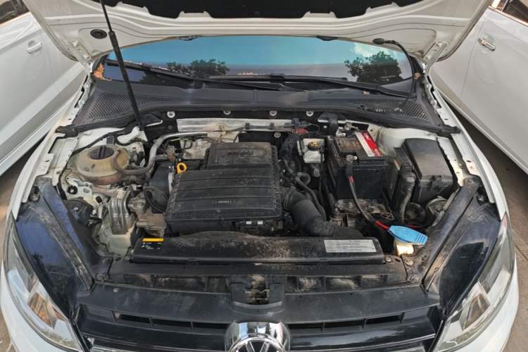 Used Volkswagen Golf 2016 1.6L Automatic Fashion Model Engine Bay