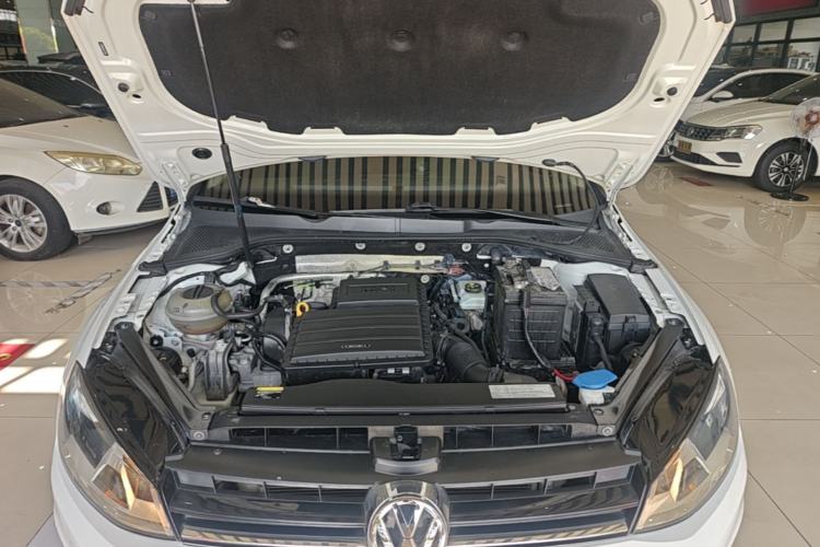 Used Volkswagen Golf 2016 1.6L Automatic Fashion Model Engine Bay